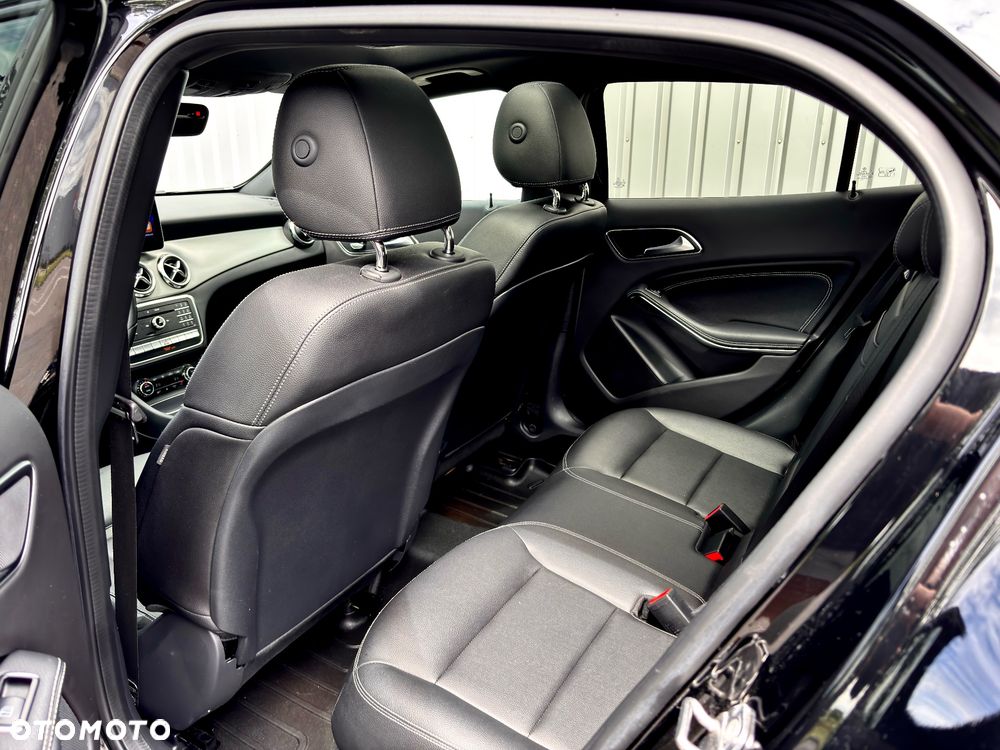 Mercedes-Benz GLA 250 7G-DCT AMG Line - 18