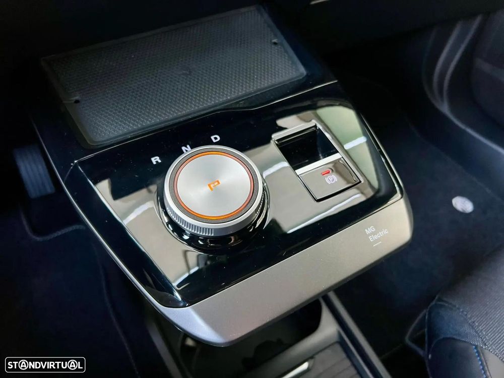 MG MG4 64 kWh Luxury - 23