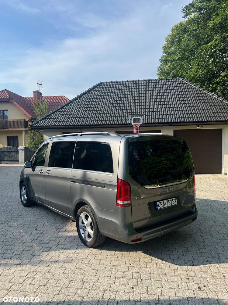 Mercedes-Benz Klasa V - 6