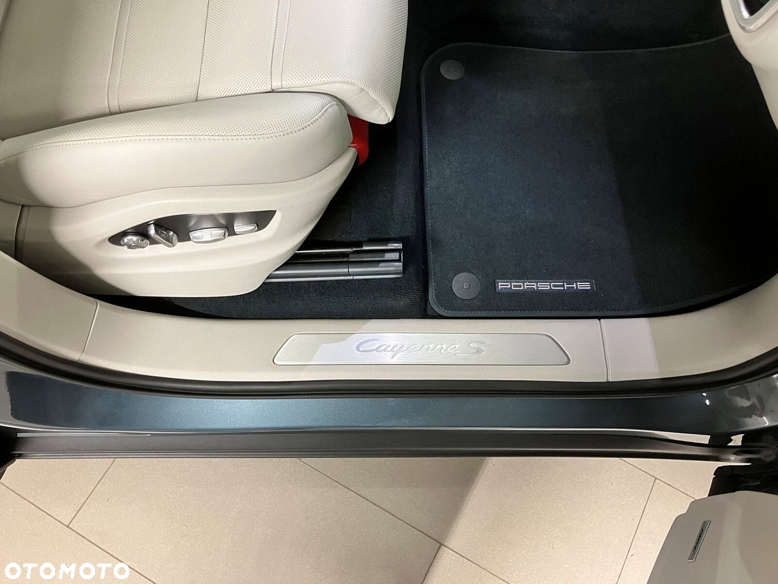 Porsche Cayenne - 26