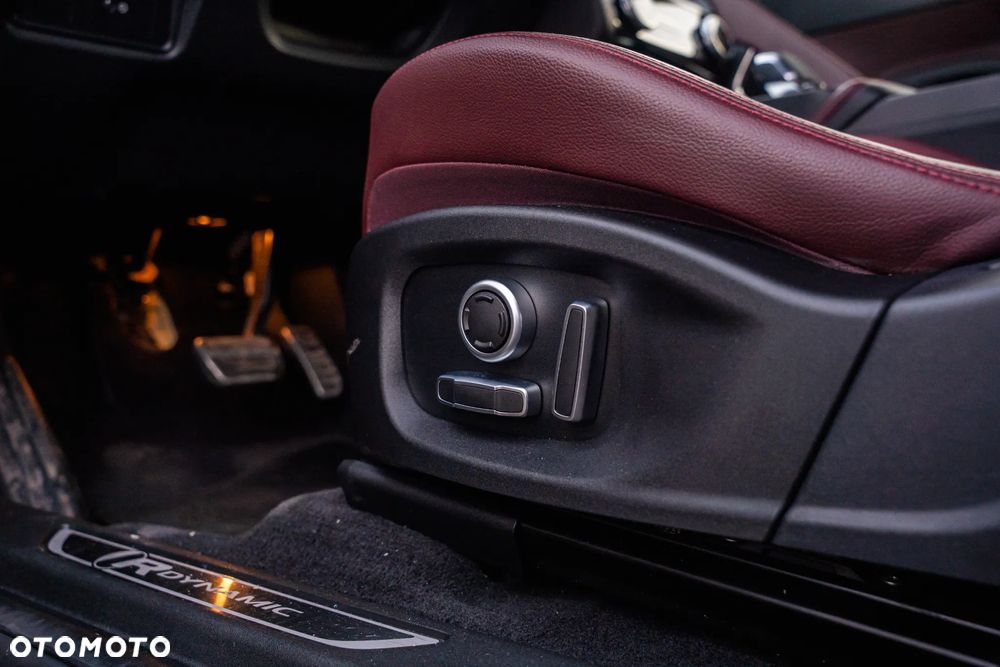 Jaguar E-Pace D200 AWD R-Dynamic SE - 18