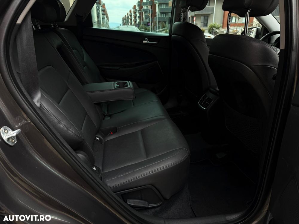 Hyundai Tucson 2.0 CRDI 4WD Automatik Style - 11