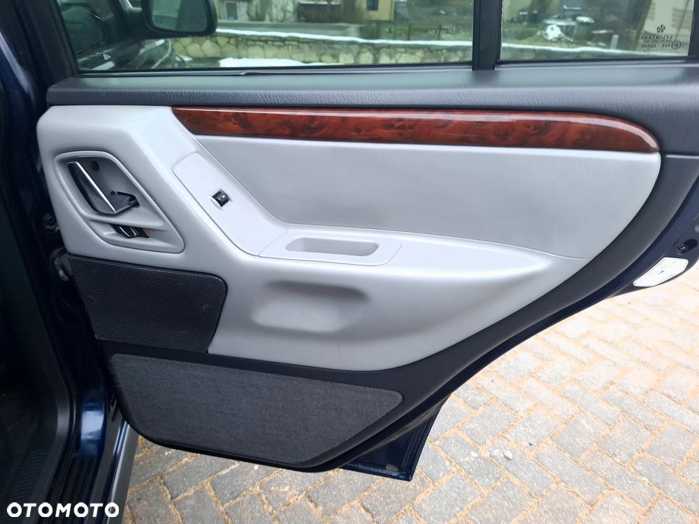 Jeep Grand Cherokee - 29
