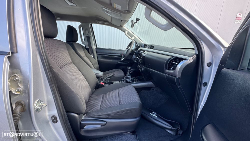 Toyota Hilux 2.4 D-4D 4WD CD CM - 29