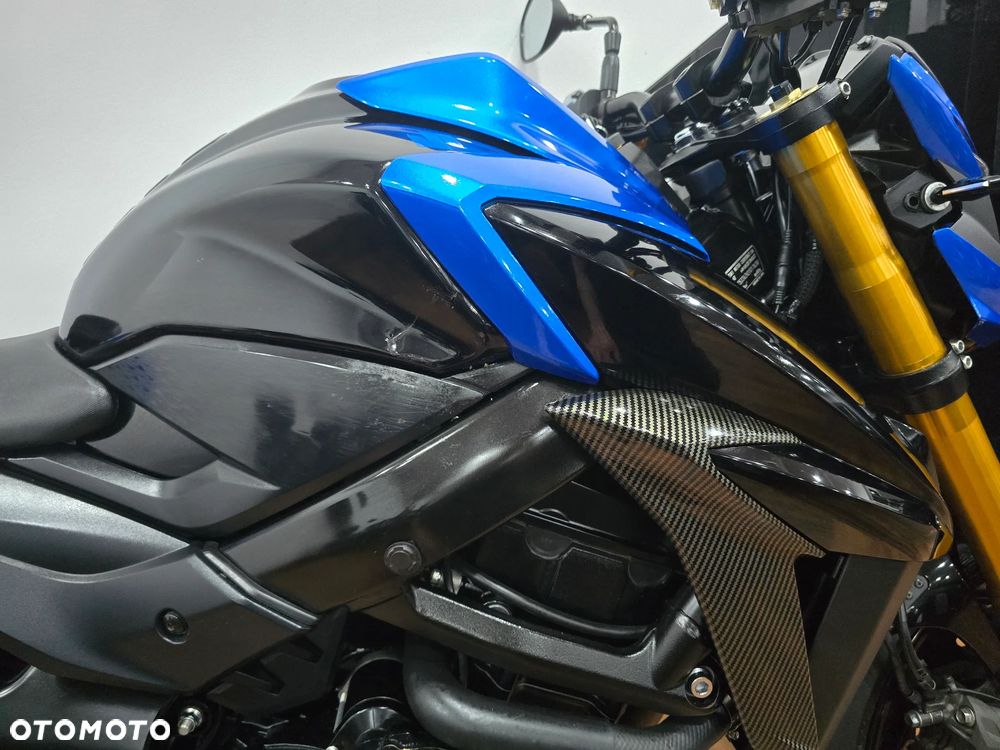 Suzuki GSX - 28