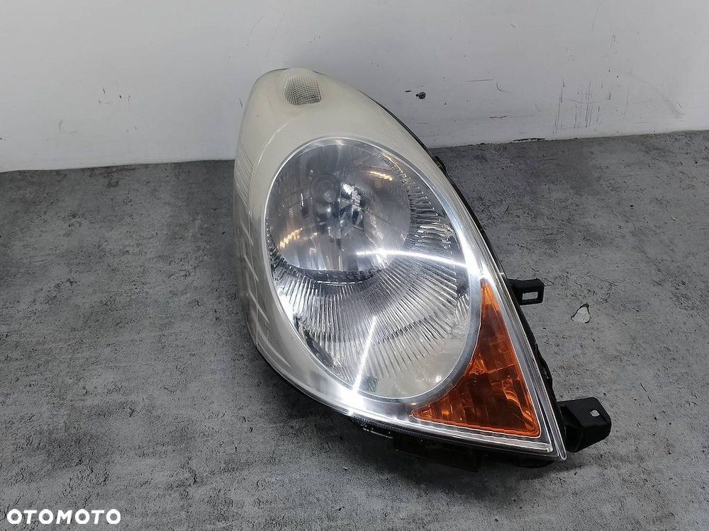 LAMPA PRZÓD PRAWA NISSAN NOTE I 260109U10A 89902135 - 1