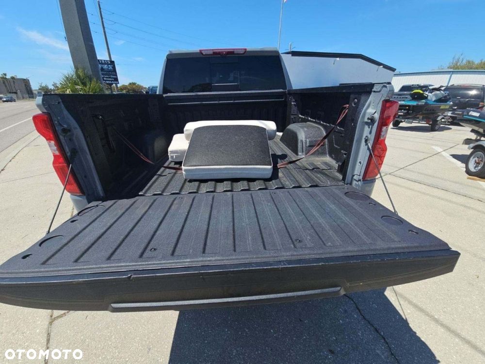 Chevrolet Silverado - 4