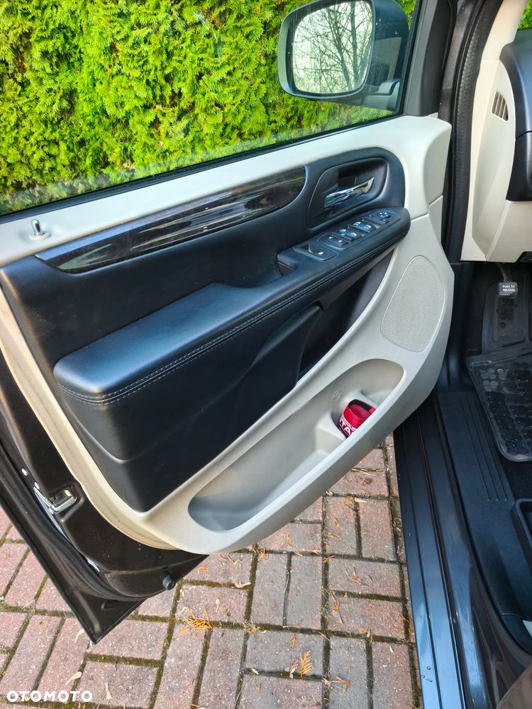 Dodge Grand Caravan - 8