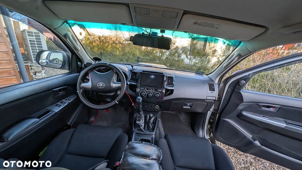 Toyota Hilux 2.5 D-4D SR - 26