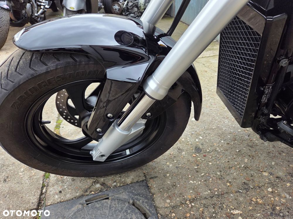 Suzuki Intruder - 27