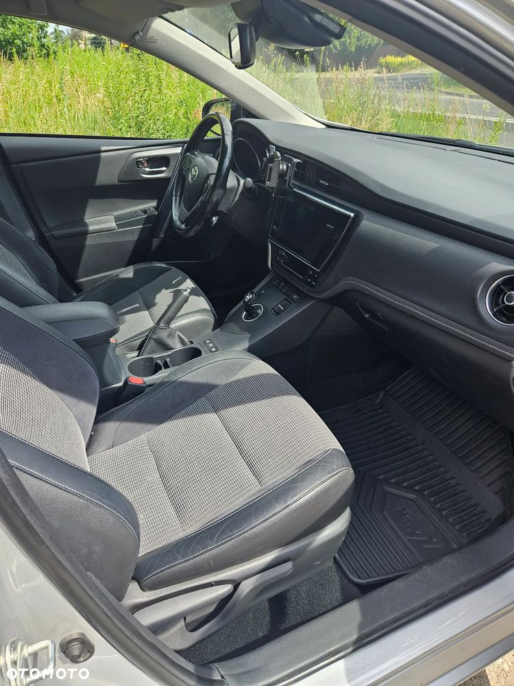 Toyota Auris Hybrid 135 Premium - 12