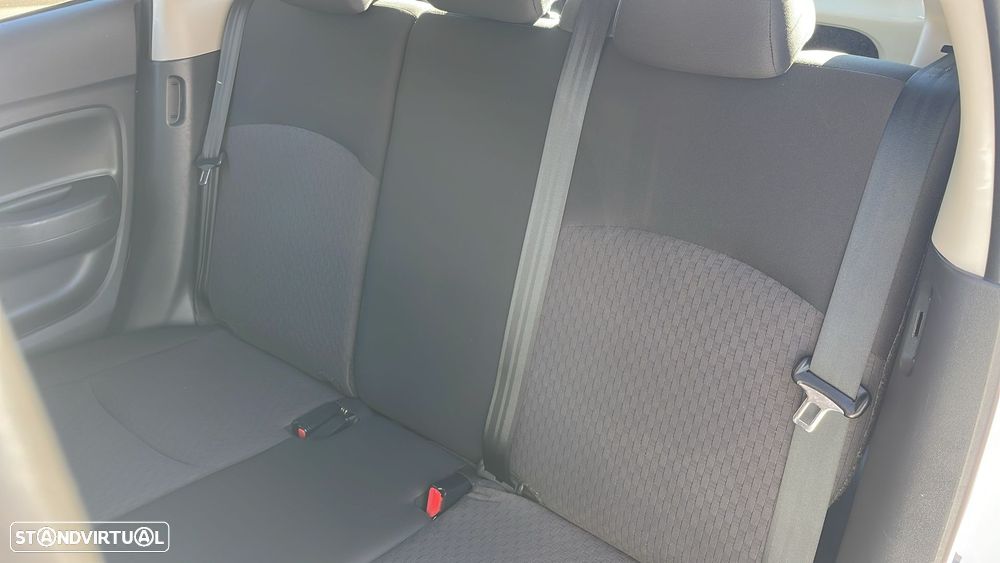 Mitsubishi Space Star - 22