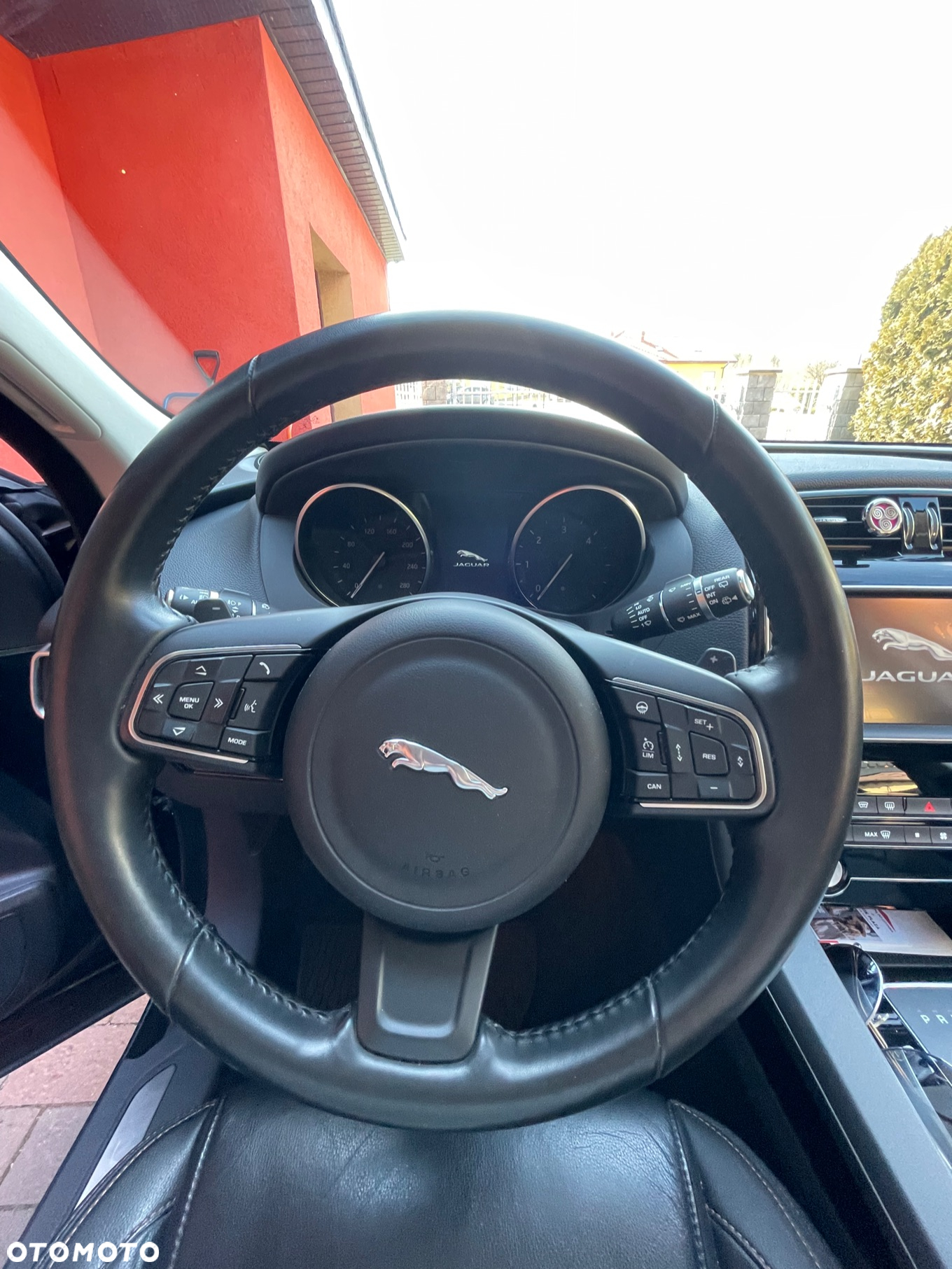 Jaguar F-Pace 2.0 i4D AWD R-Sport - 12