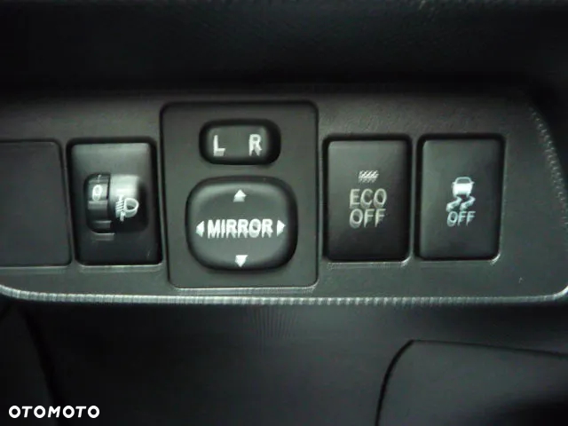 Toyota Auris 1.33 VVT-i Terra Start - 22