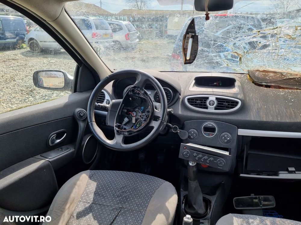 Dezmembrari  Renault CLIO 3  2005  > 0000 1.4 16V Benzina - 4