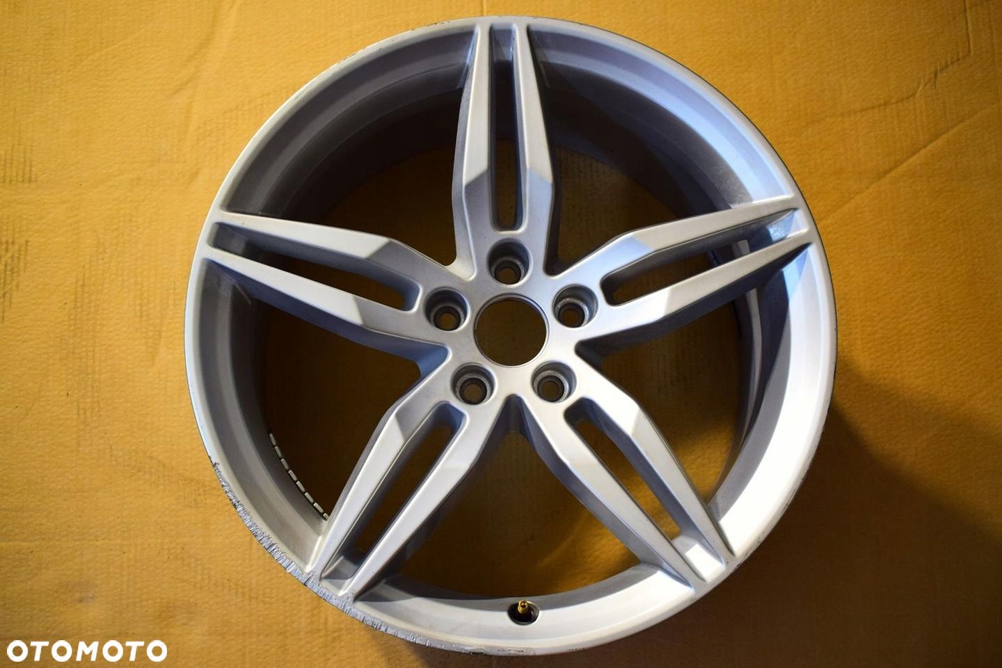 AUDI 19 ,,S-Line RS4 S4 A4 B9 8W0 Oryginał - 1