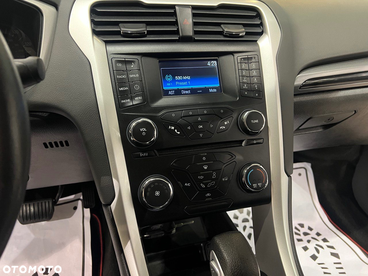 Ford Fusion - 24