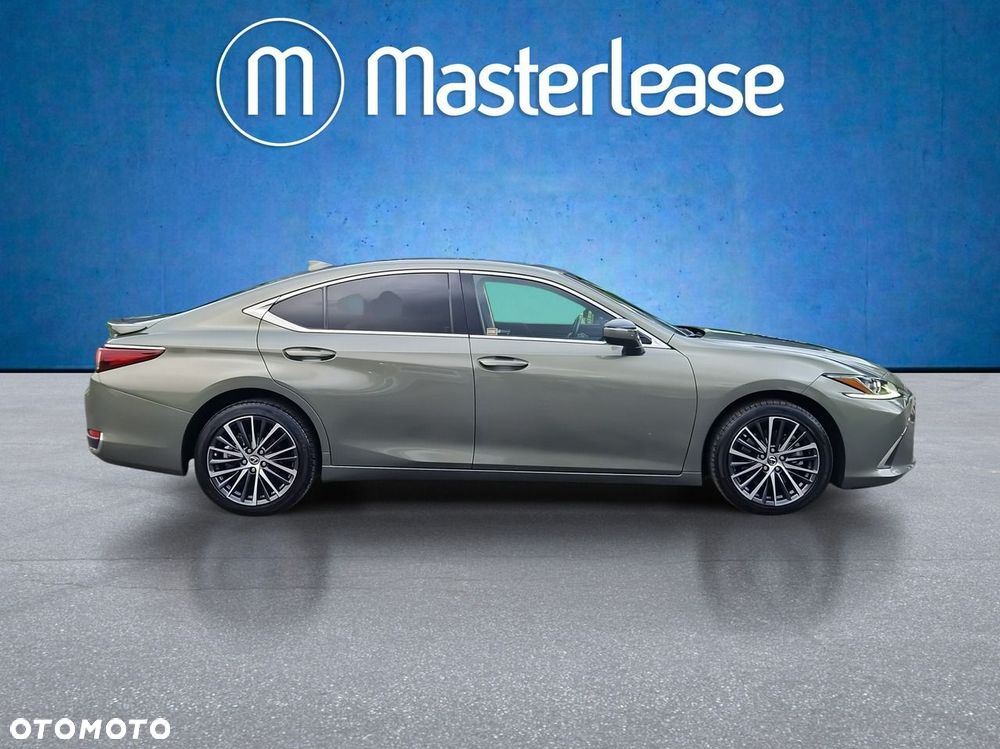 Lexus ES - 4