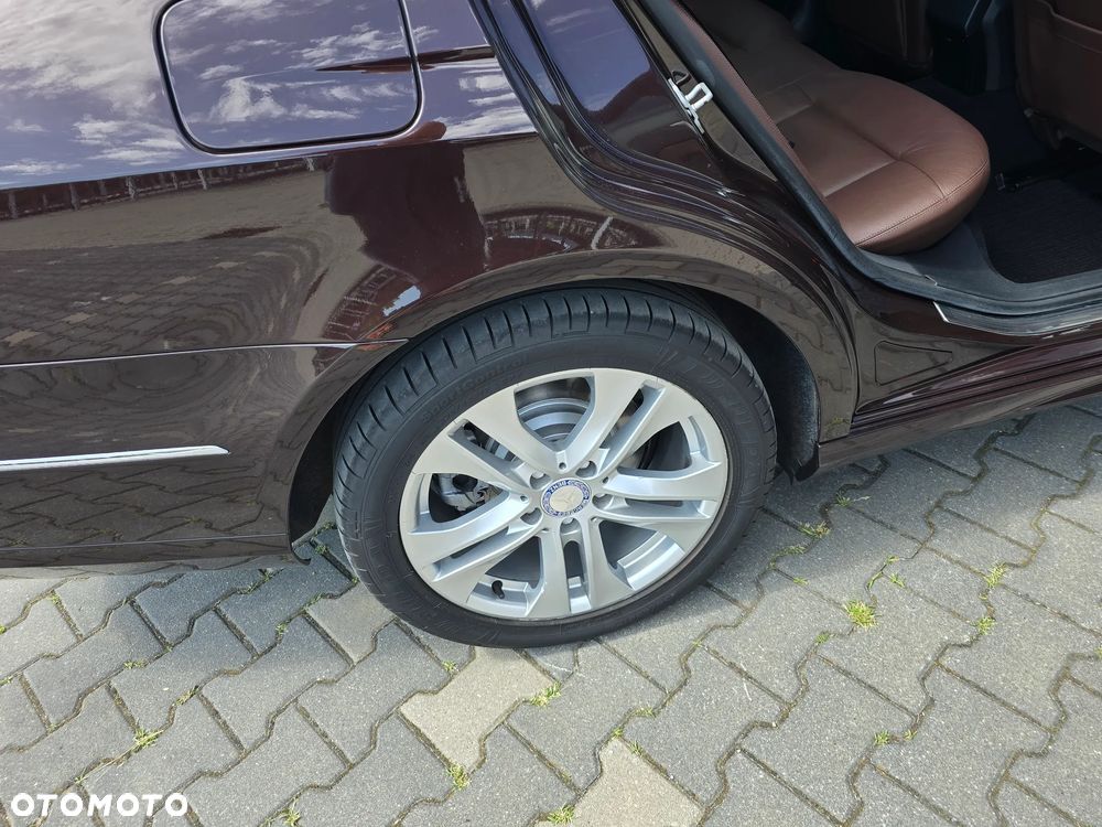 Mercedes-Benz Klasa E 250 CGI BlueEFFICIENCY 7G-TRONIC Avantgarde - 17