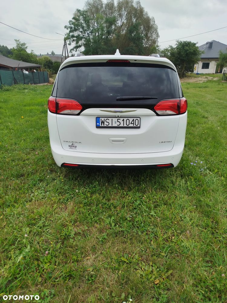 Chrysler Pacifica - 8