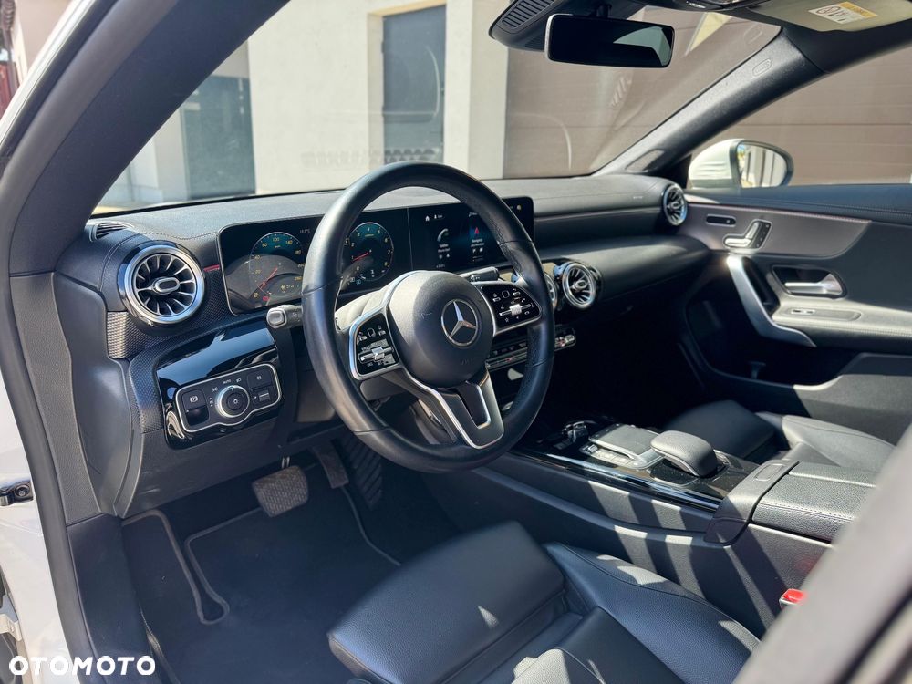 Mercedes-Benz CLA 200 7G-DCT Progressive - 12