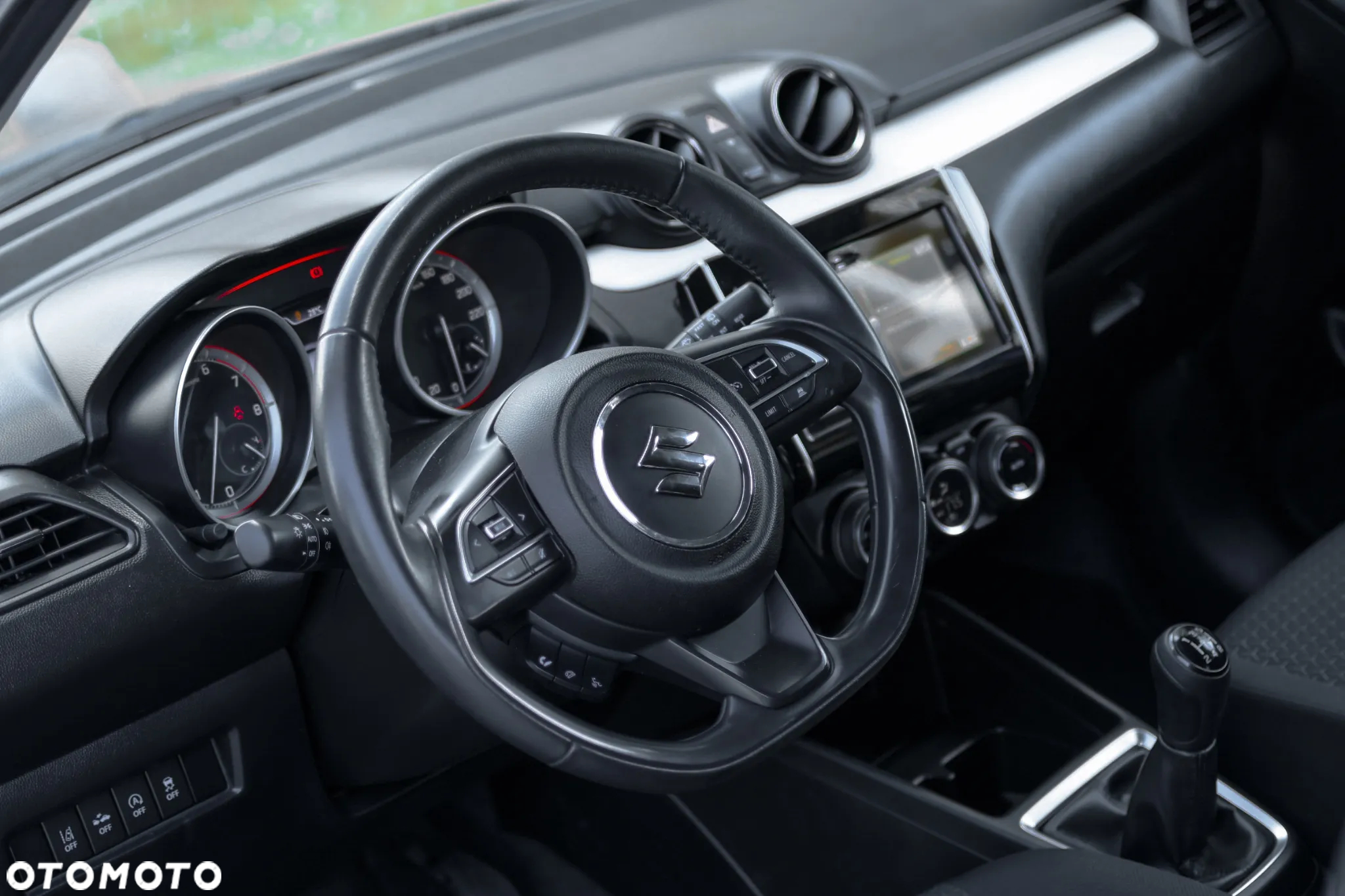 Suzuki Swift 1.2 SHVS Premium Plus - 10