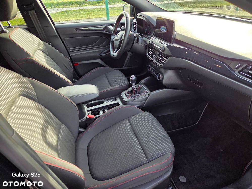 Ford Focus 1.0 EcoBoost Hybrid ST-LINE - 11