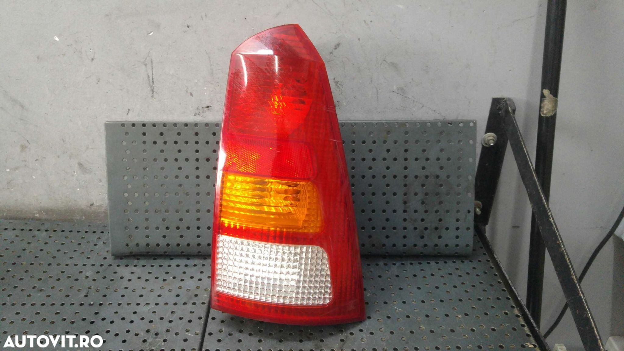 Stop tripla lampa dreapta ford focus 1 turnier dnw xs4x13n004ec - 1