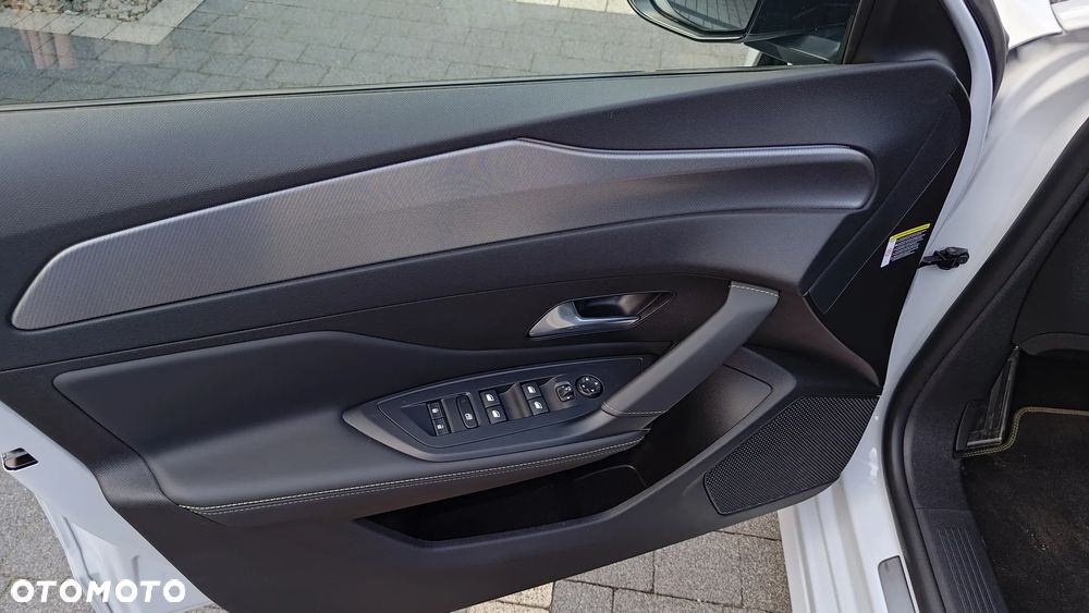 Peugeot 308 1.6 Hybrid PHEV GT EAT8 - 19