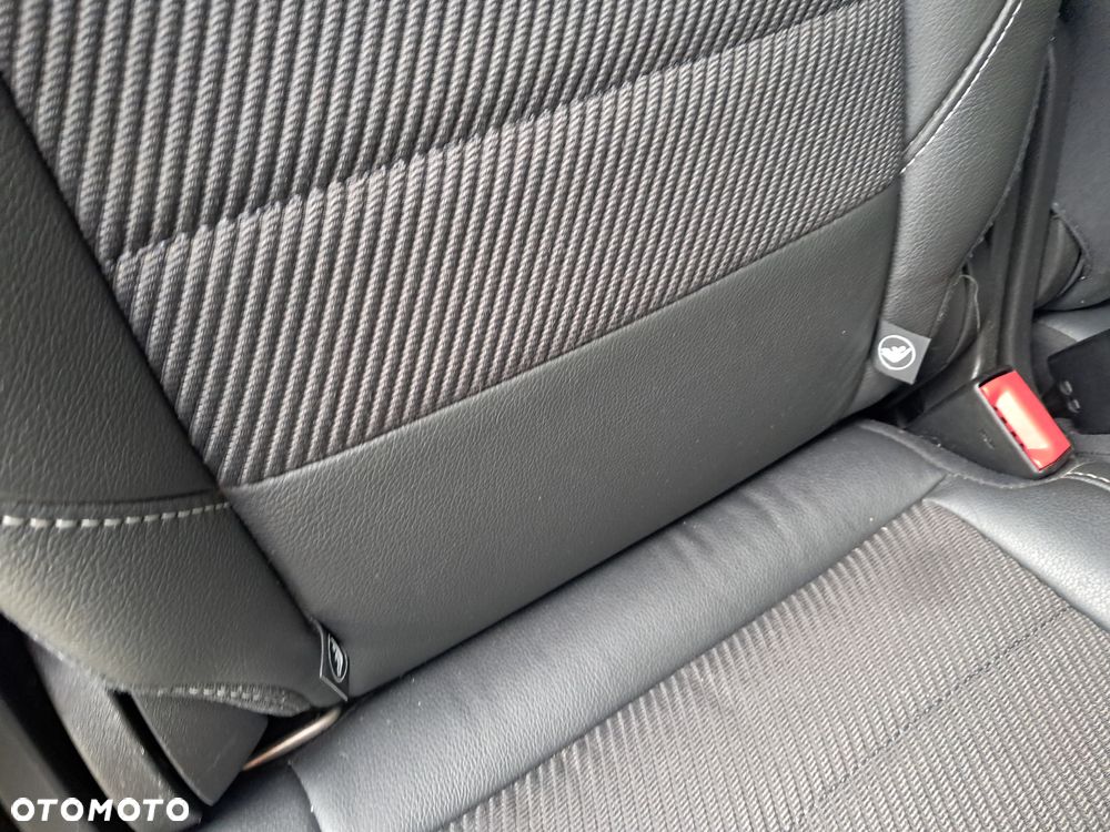 Ford Kuga 2.0 TDCi 2x4 Titanium - 12