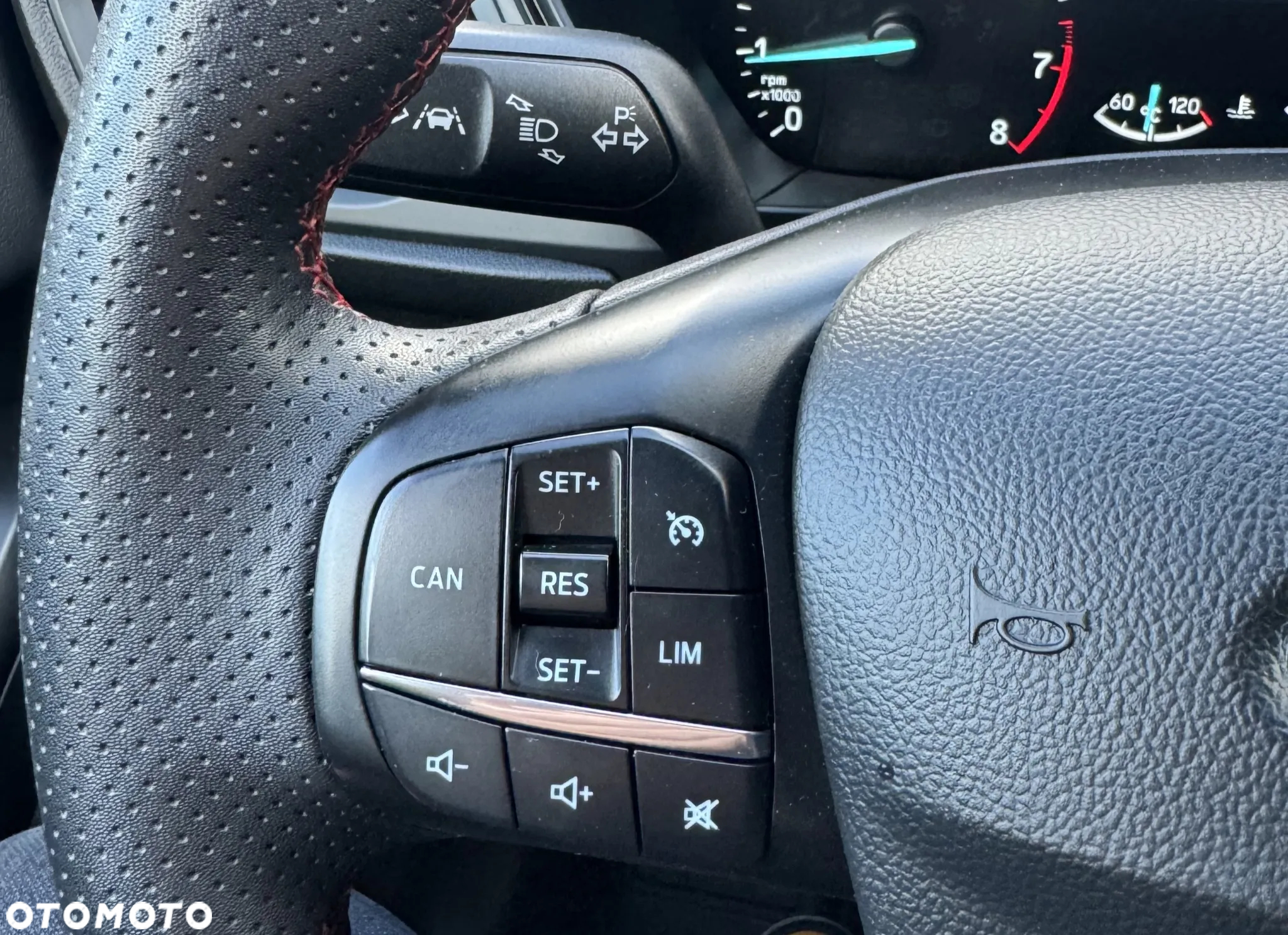 Ford Focus 1.0 EcoBoost Hybrid ST-LINE - 20