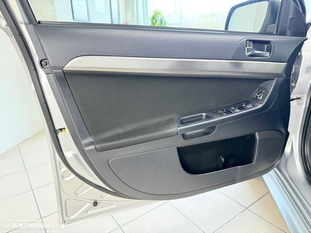 Mitsubishi Lancer 1.5 Invite - 12