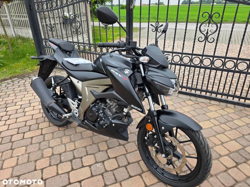 Suzuki GSX - 3