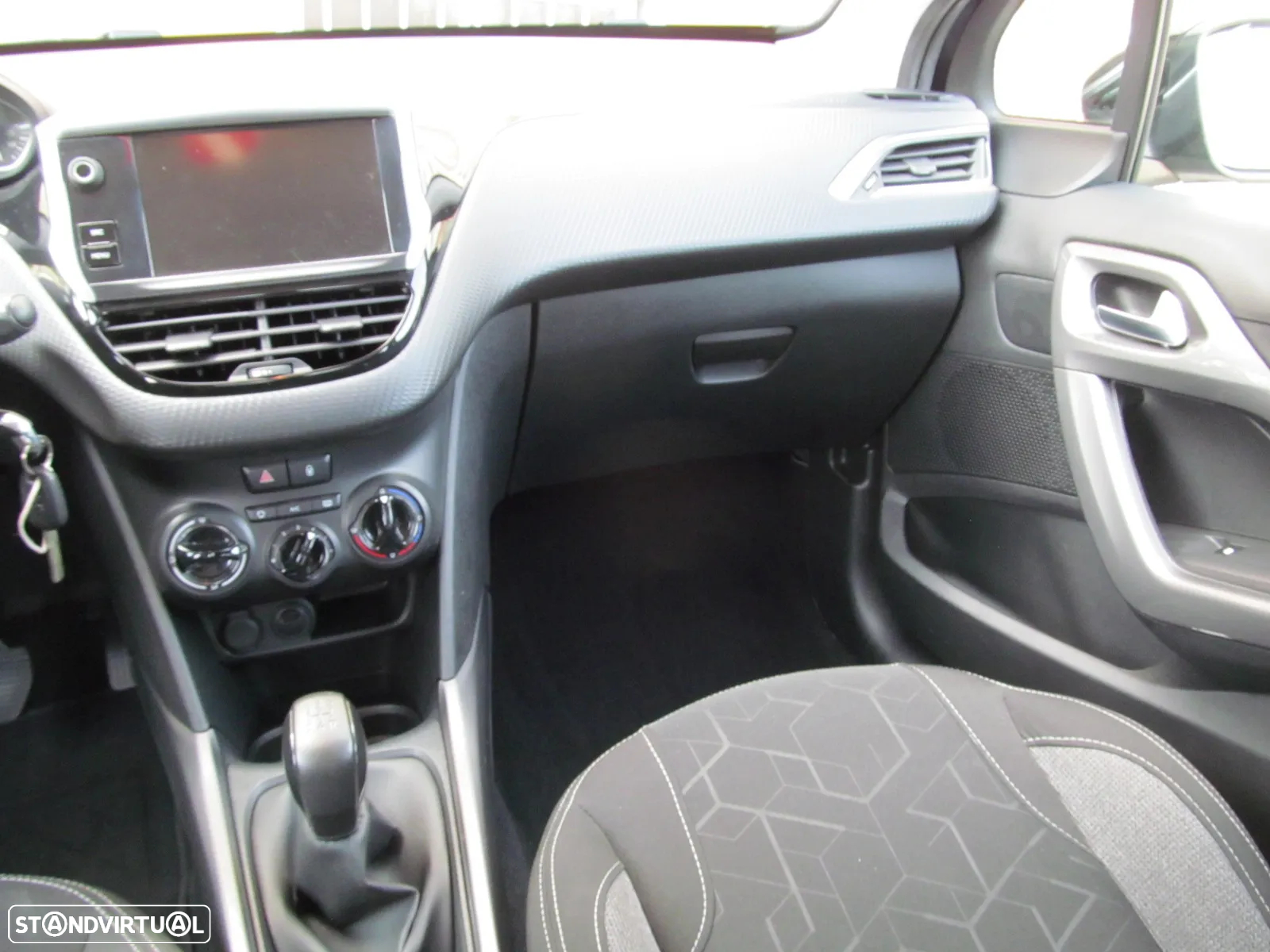 Peugeot 2008 1.2 PureTech Style - 13
