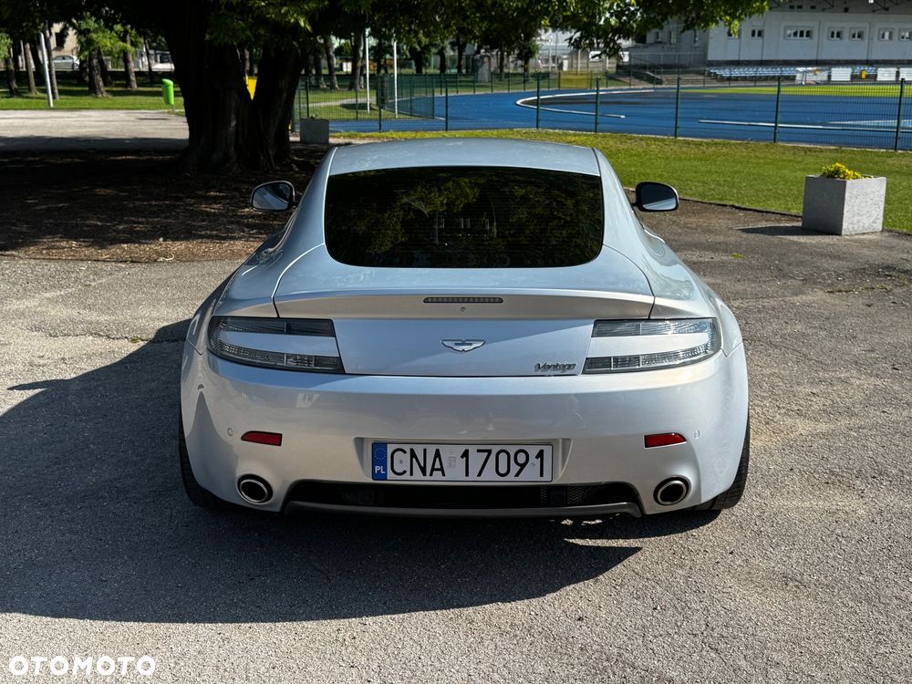 Aston Martin Vantage - 6