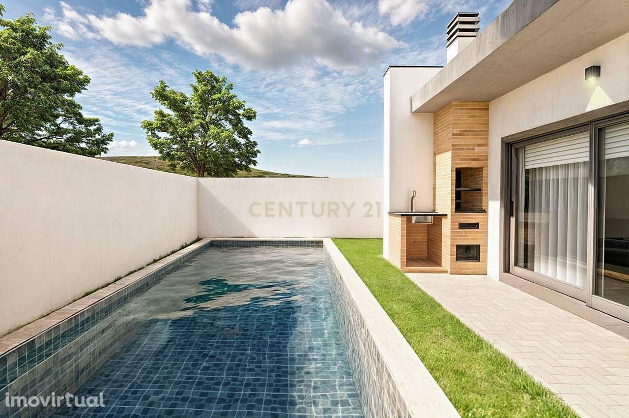 MORADIA TÉRREA T4 DE EXCELÊNCIA COM PISCINA E JARDIM EM FERNÃO FERRO - Grande imagem: 2/36