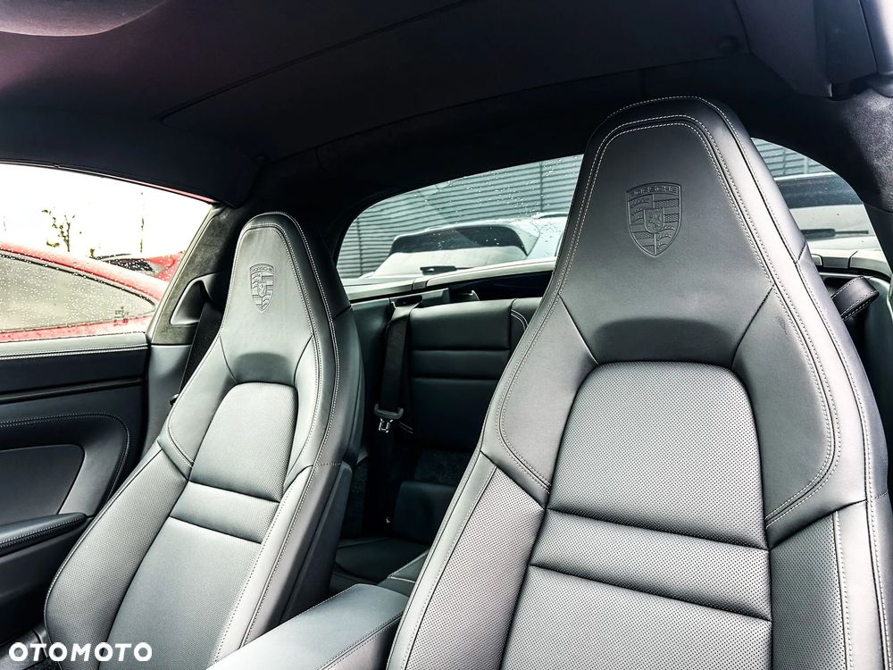 Porsche 911 Targa T-Hybrid 4 GTS - 11