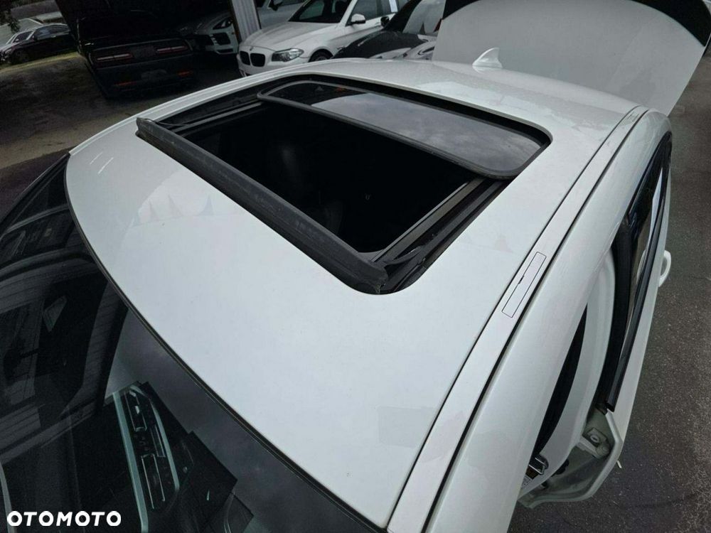 BMW Seria 3 330i M Sport - 12