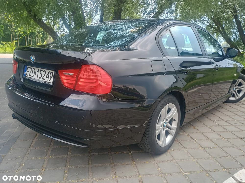 BMW Seria 3 318i - 4