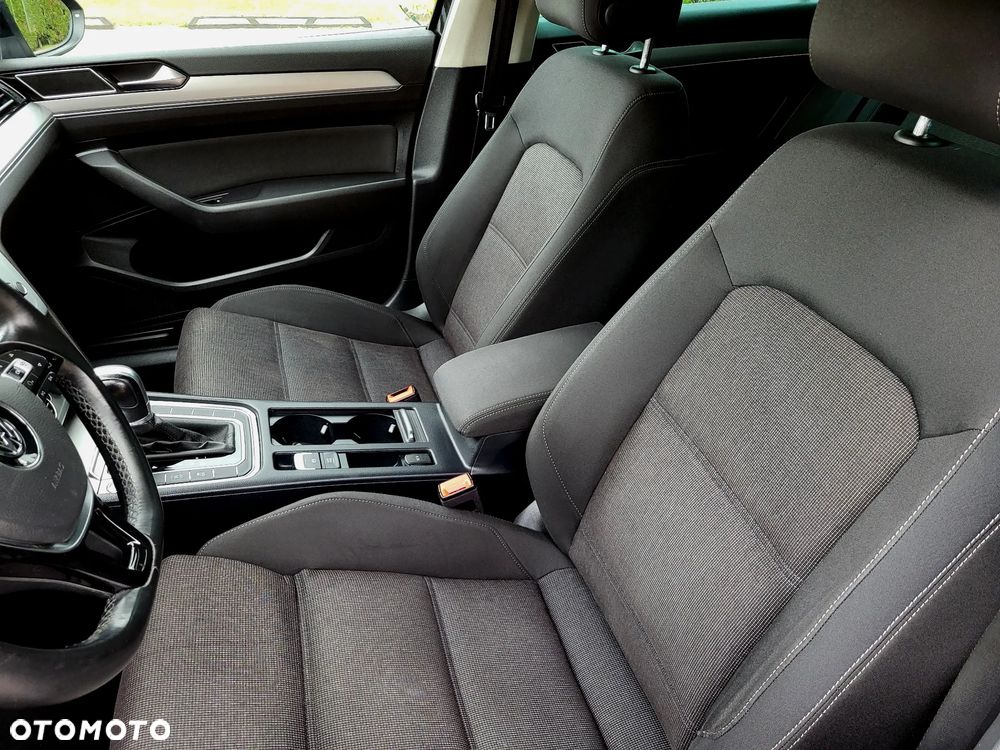Volkswagen Passat - 11
