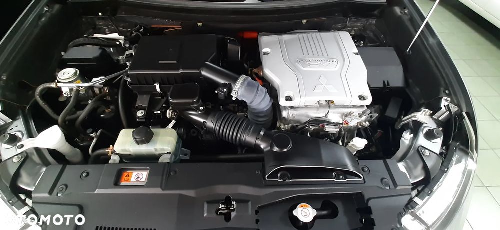 Mitsubishi Outlander 2.0 4WD Plug-In Hybrid Plus - 20