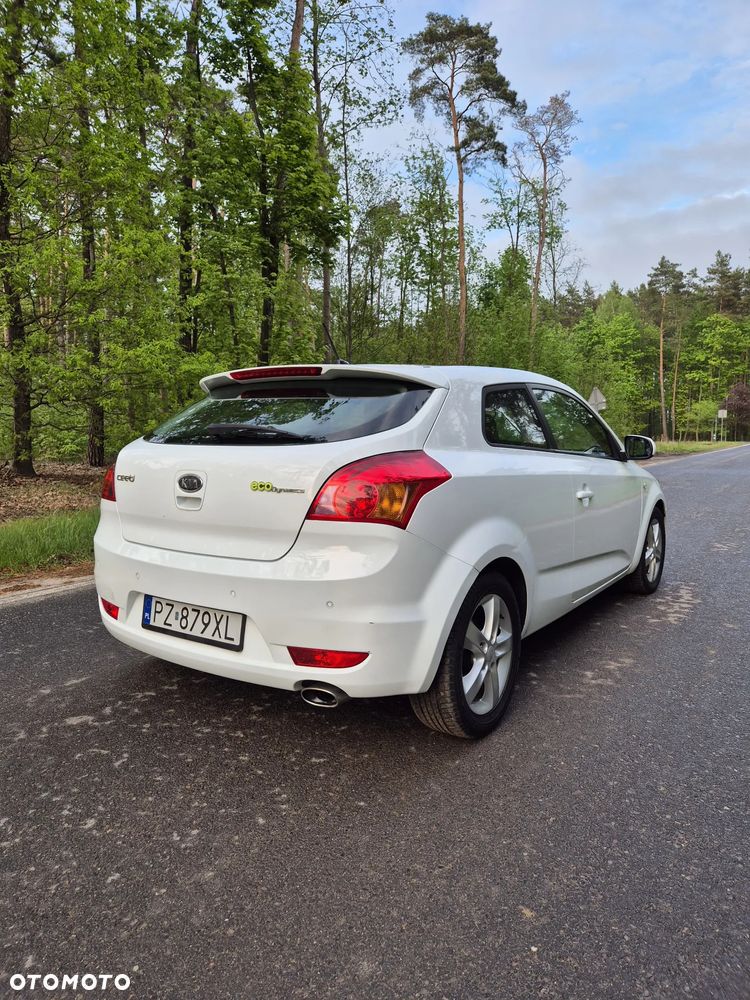 Kia Ceed - 10