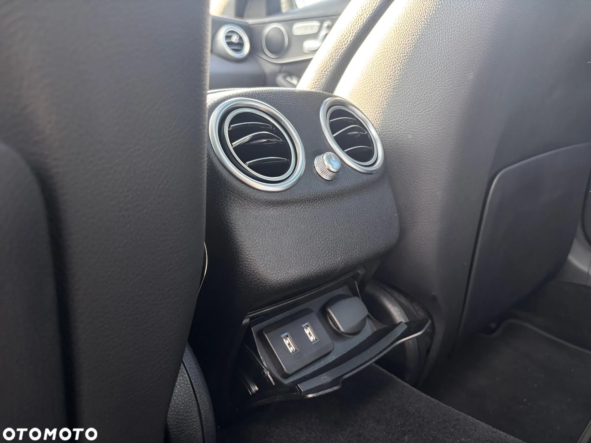 Mercedes-Benz Klasa C 300 T 4Matic 9G-TRONIC AMG Line - 18