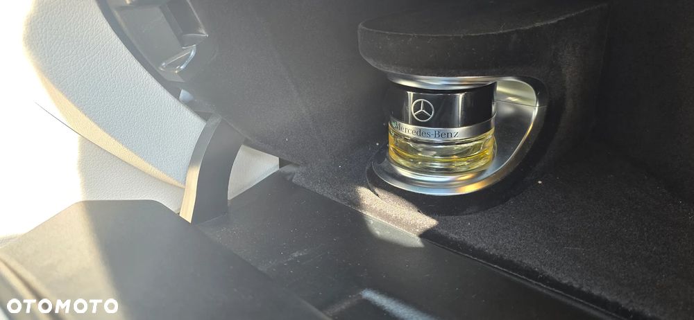 Mercedes-Benz Klasa E ver-220-d-4matic-9g--tronic-amg-line - 25