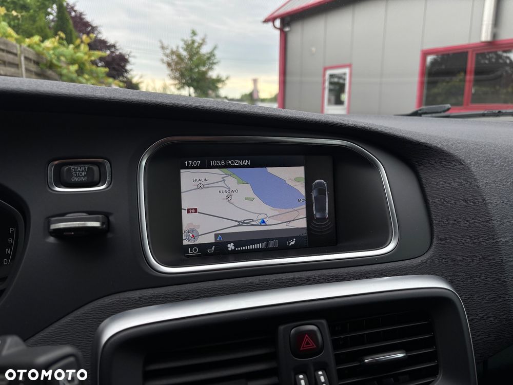 Volvo V40 D2 Momentum - 19