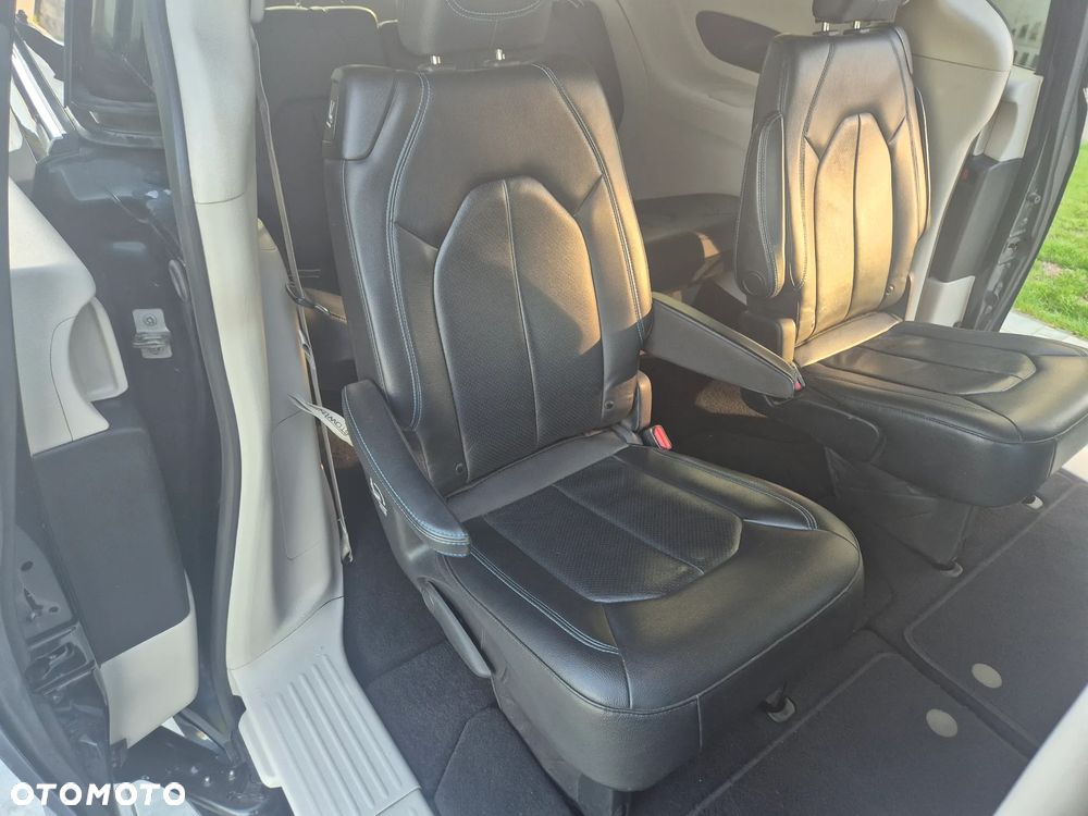 Chrysler Pacifica - 8