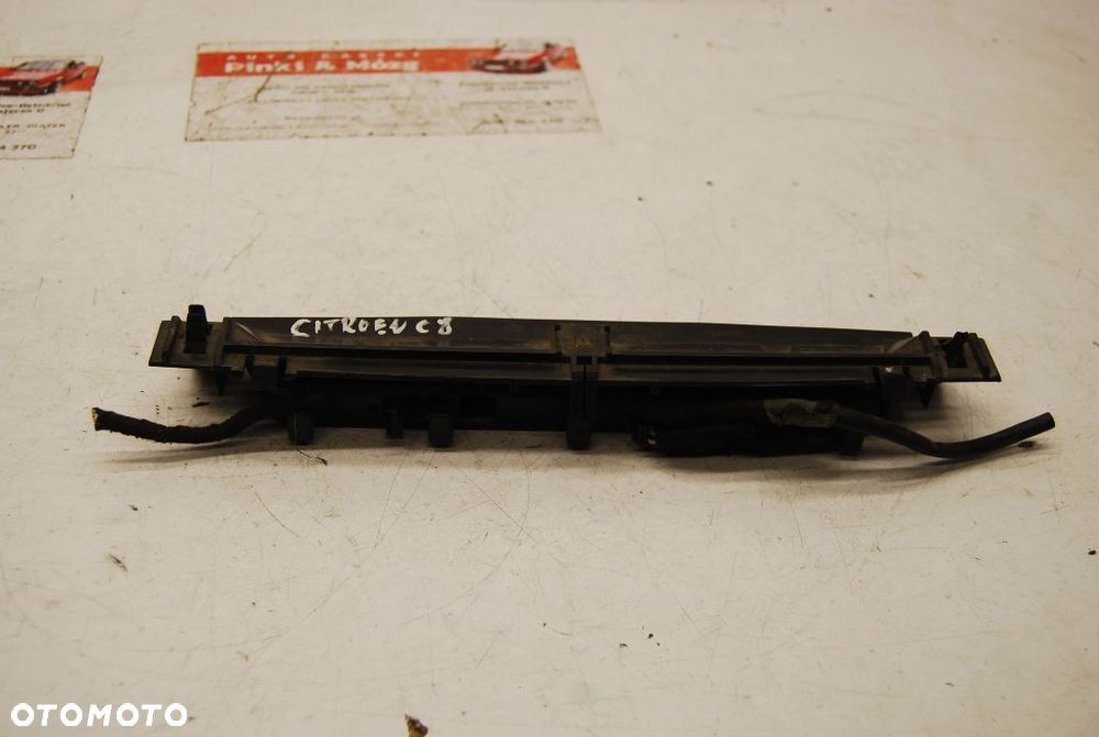 TRZECIE ŚWIATŁO STOP CITROEN C8 - 2