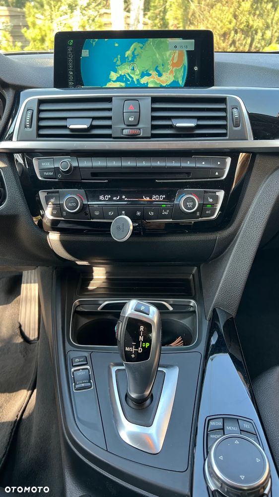 BMW Seria 3 320i xDrive - 10