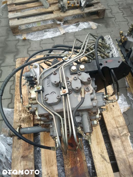 Rozdzielacz Hitachi 210W C0400-60009 05-09 1050 4486321 - 1