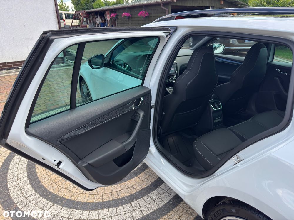 Skoda Octavia 2.0 TDI DSG RS - 20